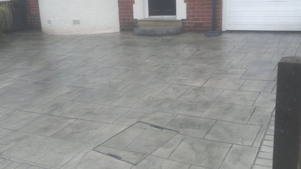 paterned concrete driveway