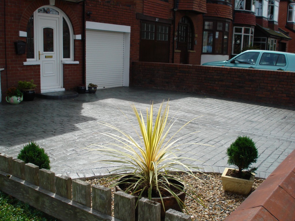 full pattern imprinted driveway