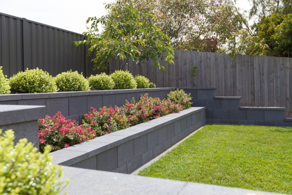 Arch - Block retaining wall cw capping